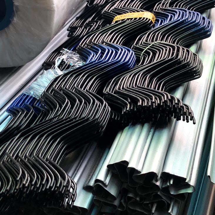 Tất tần tật về thanh u nhà màng nhà lưới – Bạn đã biết? 1 Thanh u nhà màng nhà lưới chất lượng cao (gồm thanh C và nẹp ziczag)
