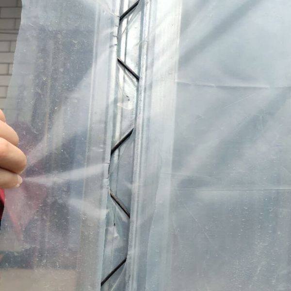 Màng nhà kính cũ có nẹp